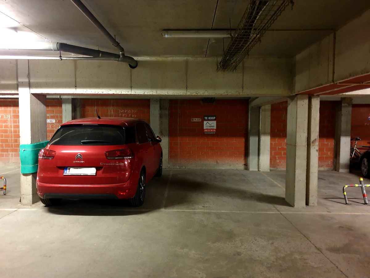 Emplacement de parking dans la r&#233;sidence &#39;Plaza II&#39; 