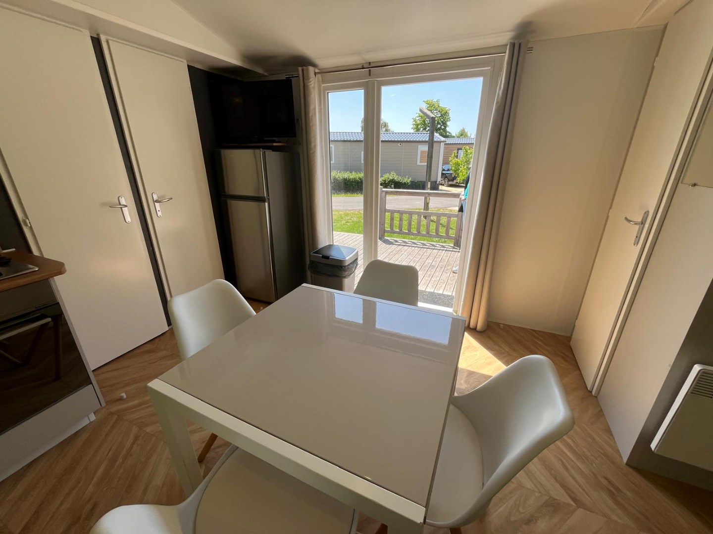 Zeer goed, vrijwel nieuw vakantie-chalet (Nr. Z32) aan de rand het Vakantiepark In de Bongerd te Oostkapelle, op loopafstand van het gezellige centrum van het dorp en natuurgebied de Manteling met aan 