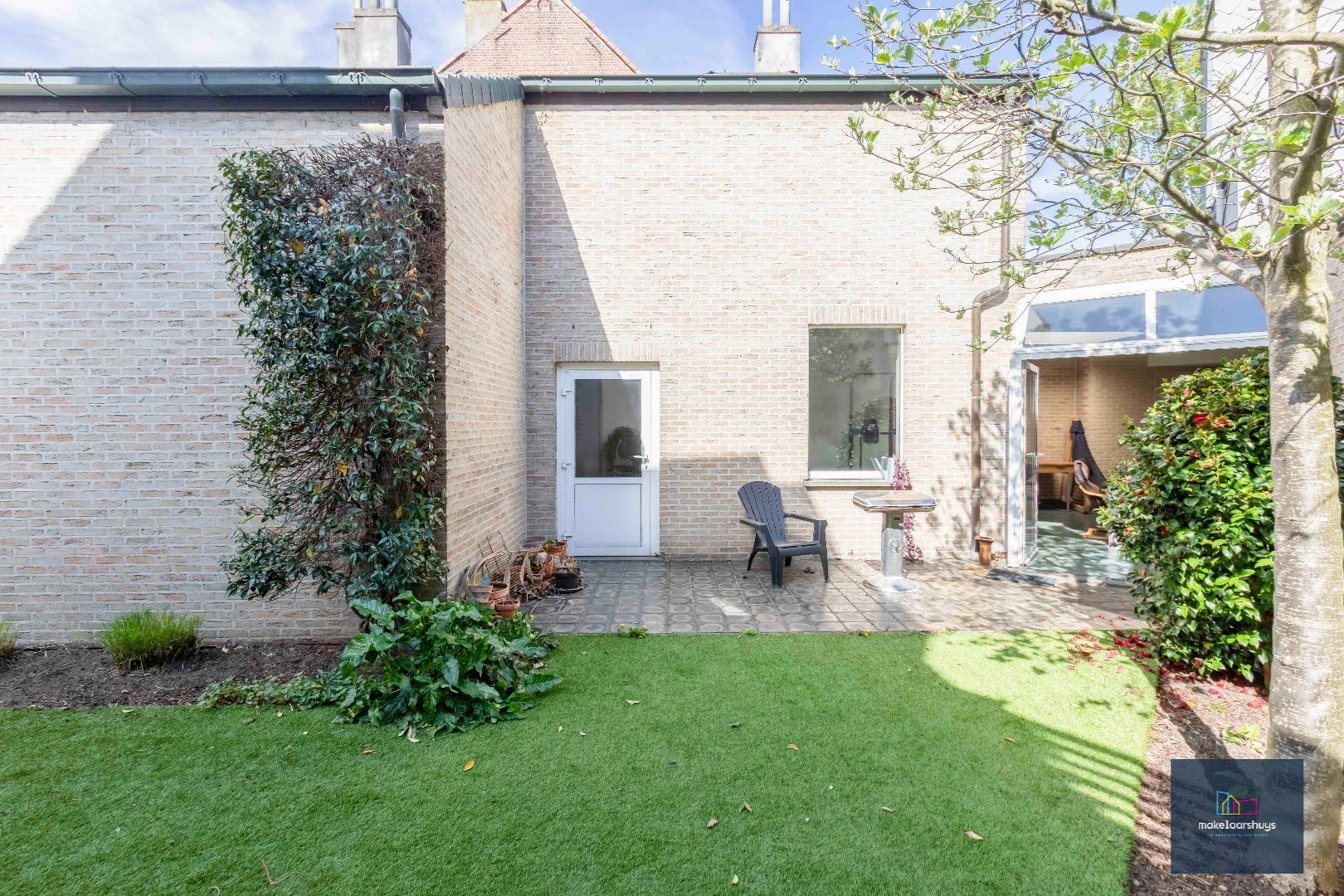 Ruime woning met tuin en dubbele garage in Gent 