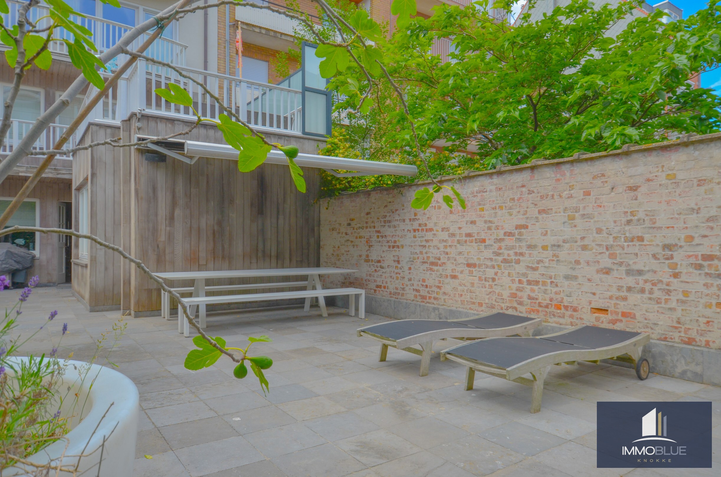 Appartement parfaitement entretenu avec une grande terrasse. 