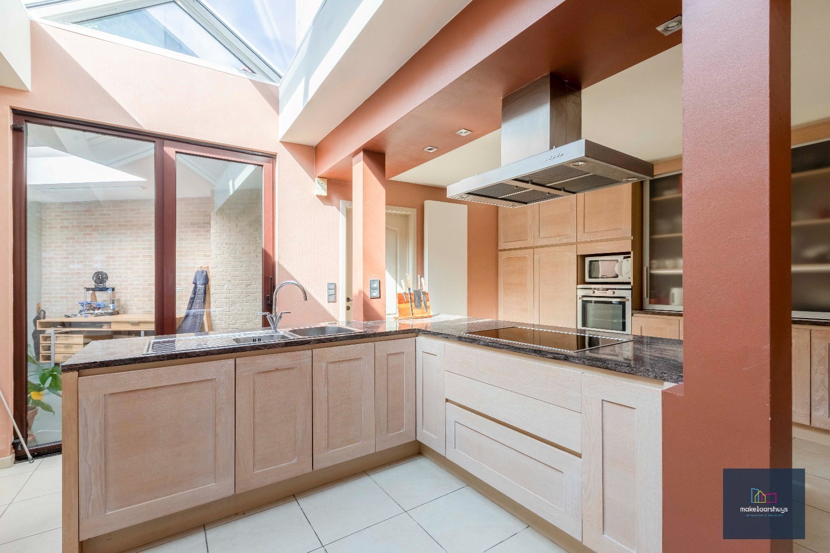Ruime woning met tuin en dubbele garage in Gent 
