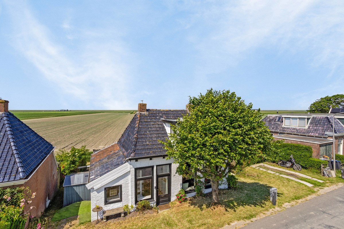 Historische Charme aan de Waddenkust: Een Unieke Dijkwoning. 