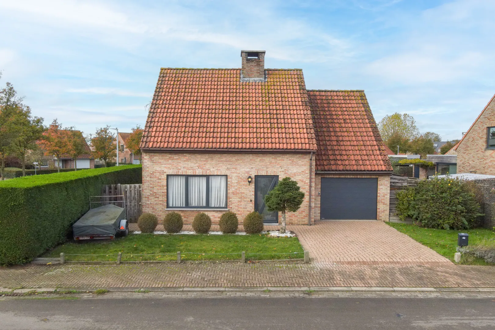 Alleenstaande woning op 492 m²  in rustige wijk te Westkerke met zonnige tuin en garage