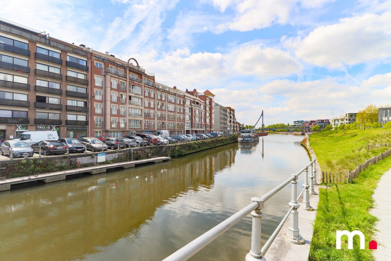 Instapklare bemeubelde Loft studio te huur nabij de Leie in Kortrijk! 