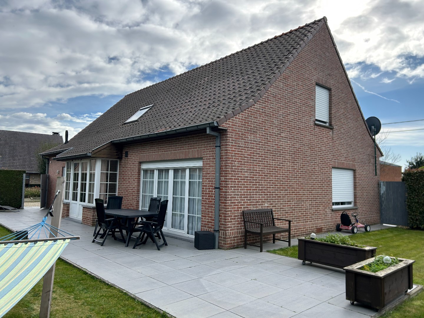 Ruime en verzorgde alleenstaande woning met garage en tuin op 673m&#178; 