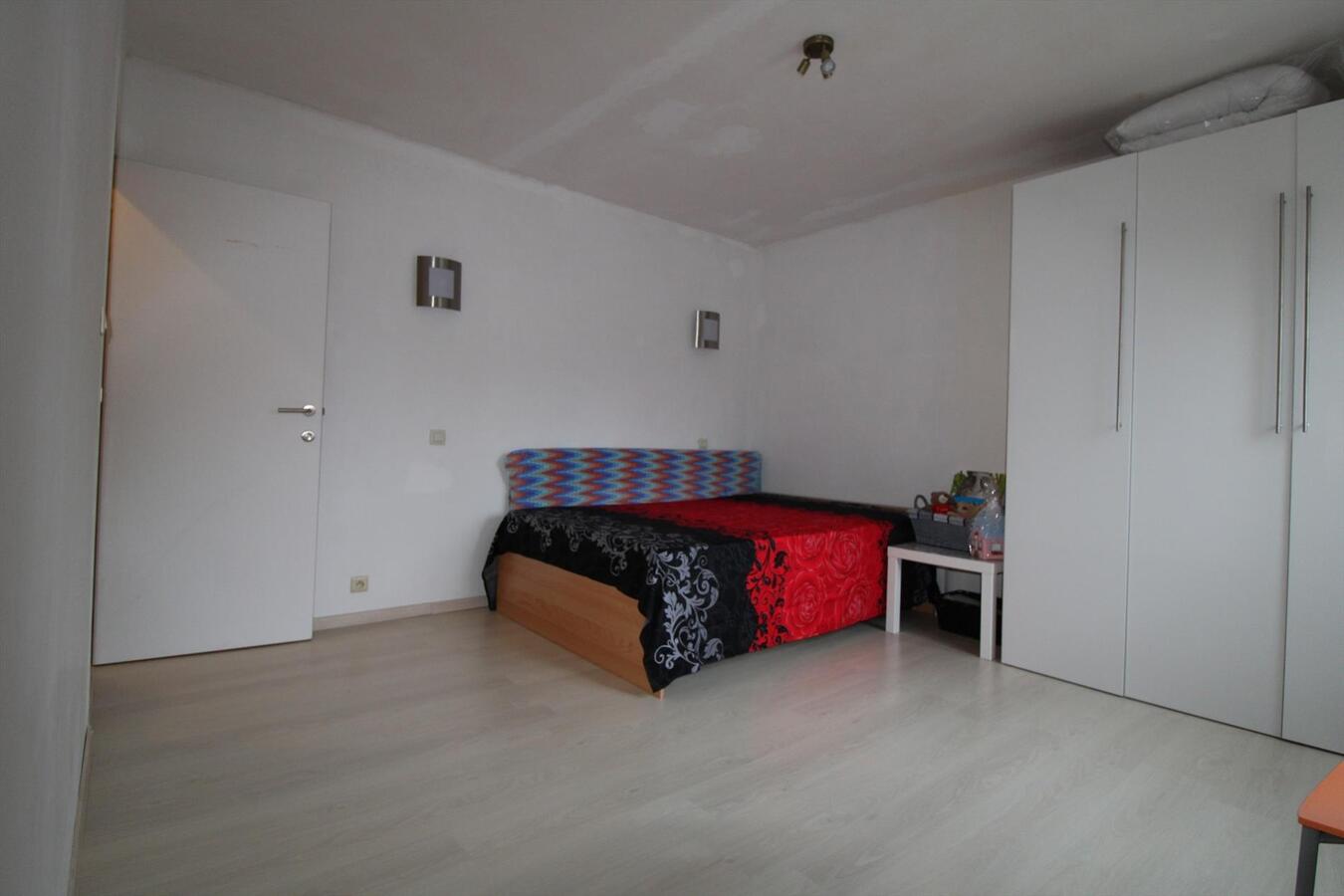 Welgelegen, comfortabel woonhuis met aangename tuin, nabij winkels 