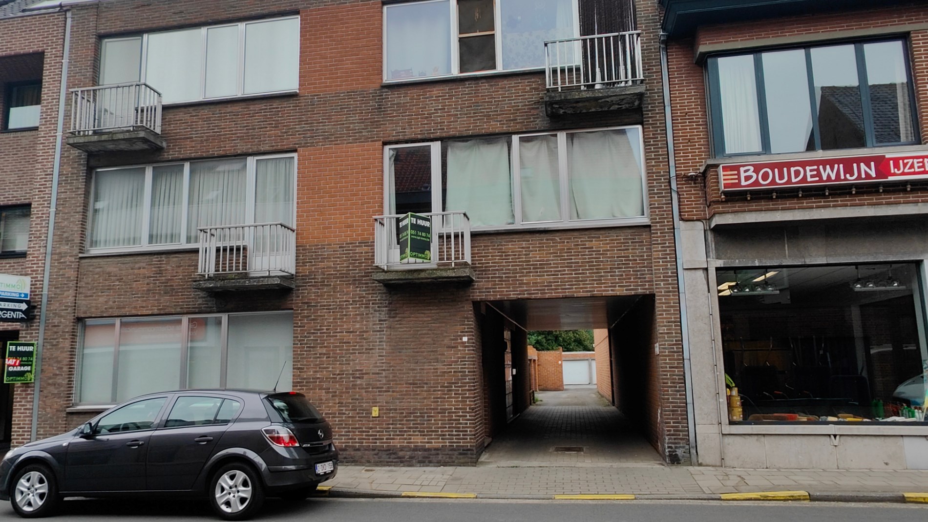Centraal gelegen twee slaapkamer appartement met garage 