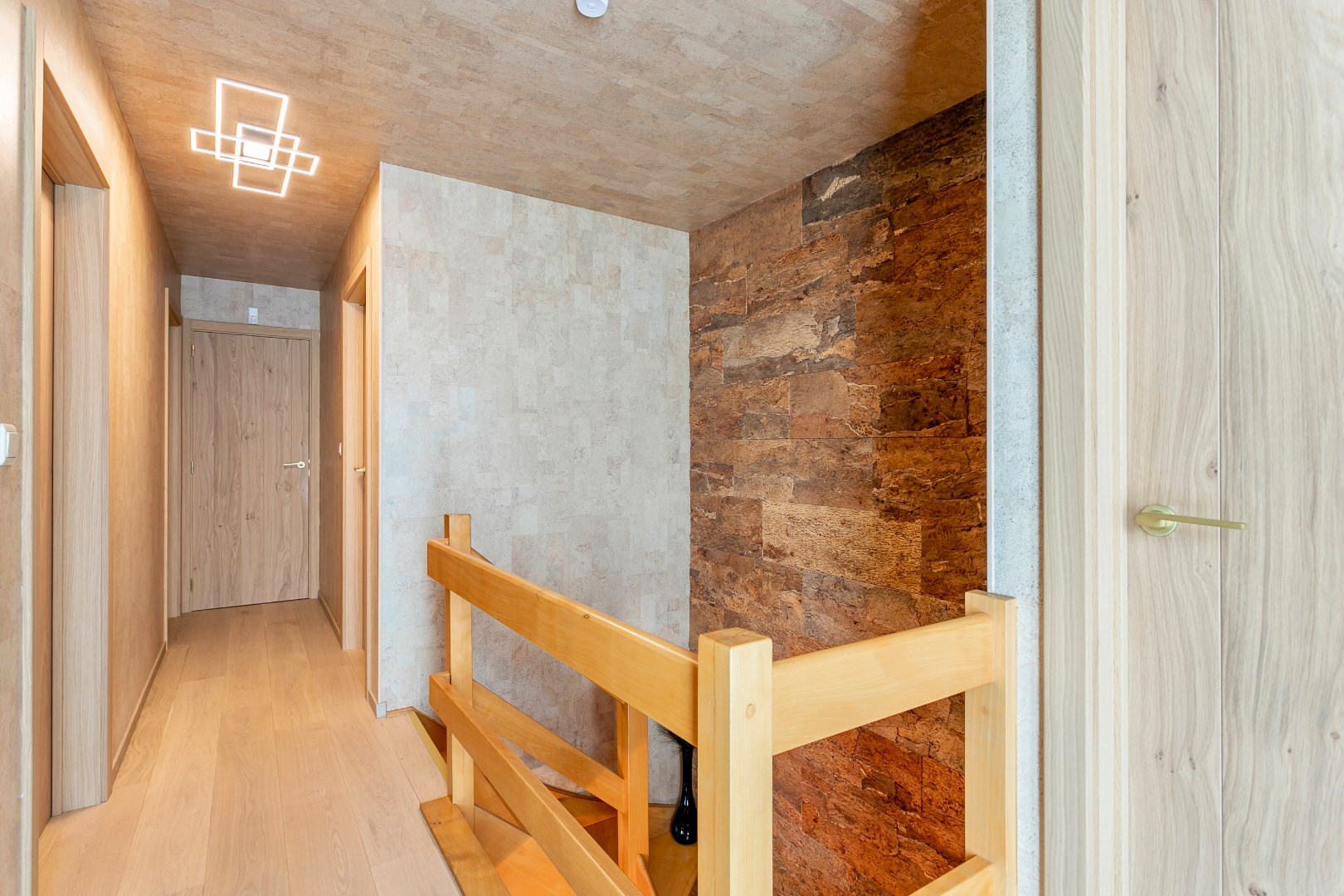 Rustig gelegen, energiezuinige woning op +/- 7a te Buizingen. 