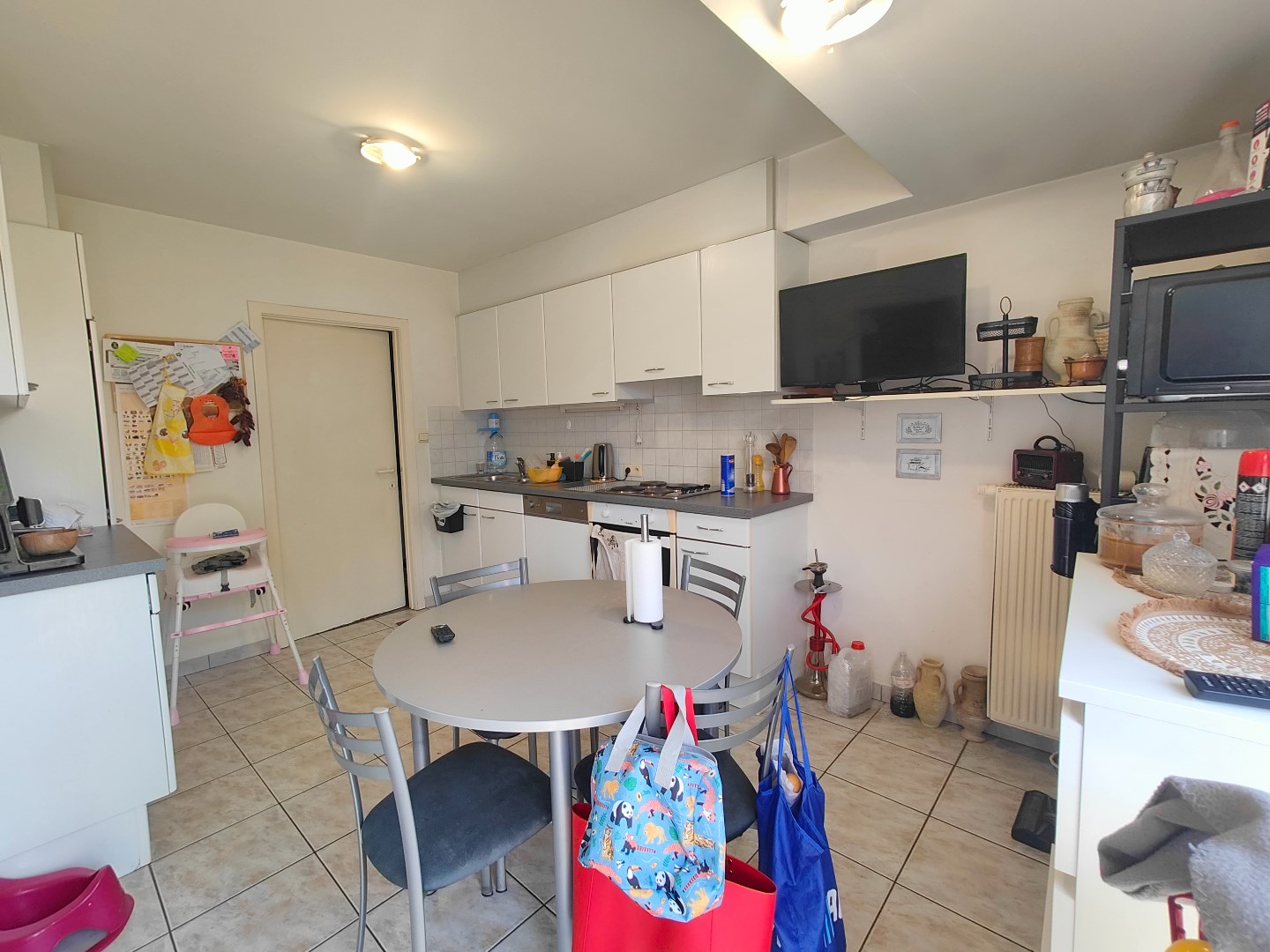 Ruime woning met achterliggende tuin en inpandige garage 