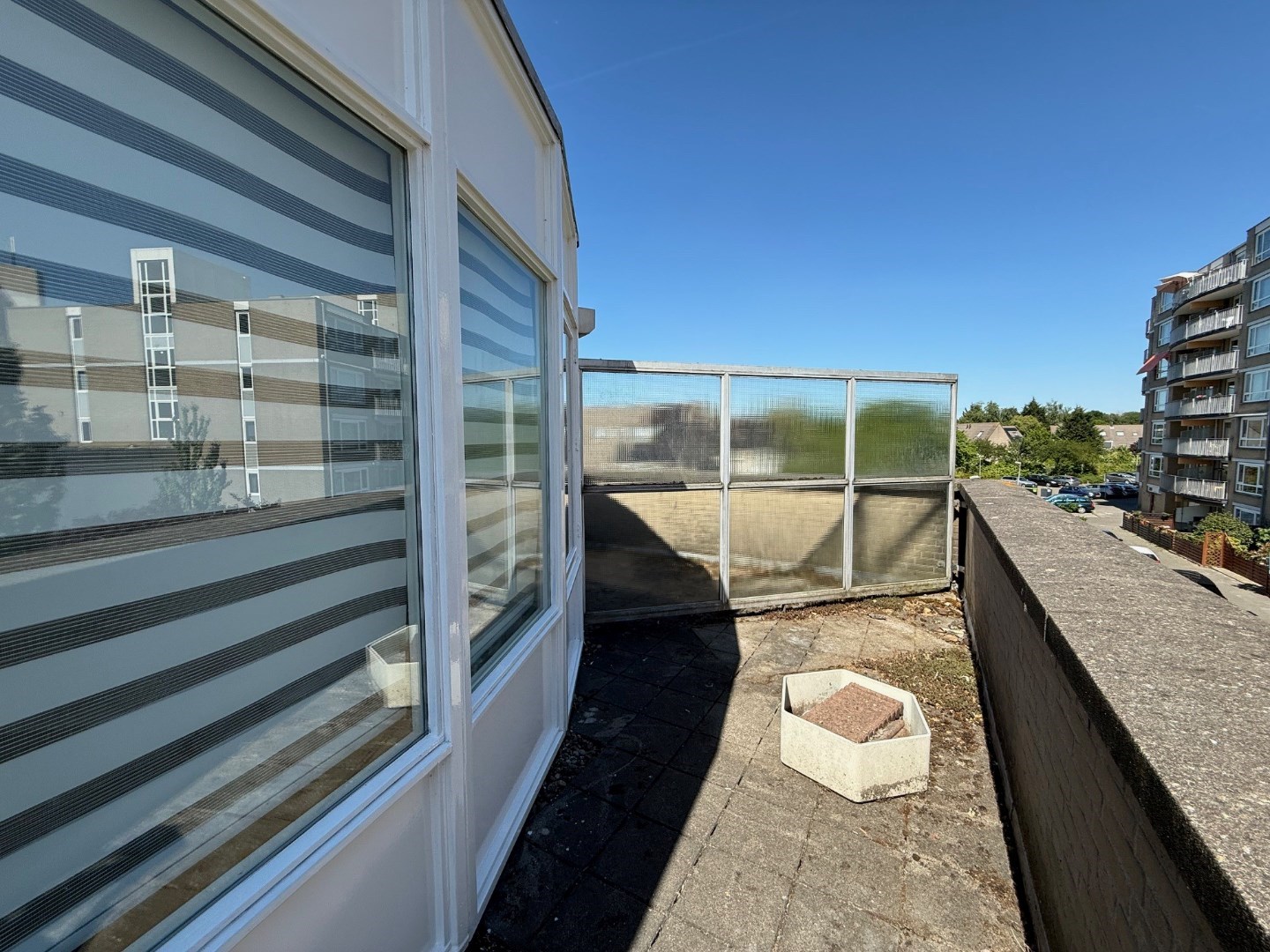 Royale hoek-eengezinswoning met 155 m&#178; wooncomfort en 5 kamers, riante tuin en dakterras. 