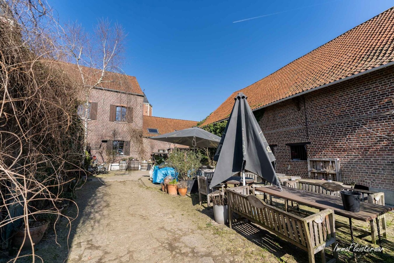 House with horse accommodation/ riding school on approx. 1ha in Mollem (Asse; Flemish Brabant) 