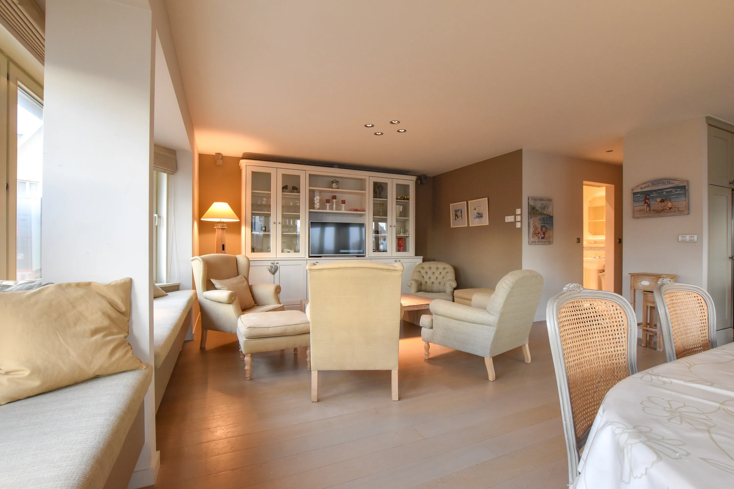 Gezellig en romantisch appartement met 3 slaapkamers op 50m van zeedijk De Haan