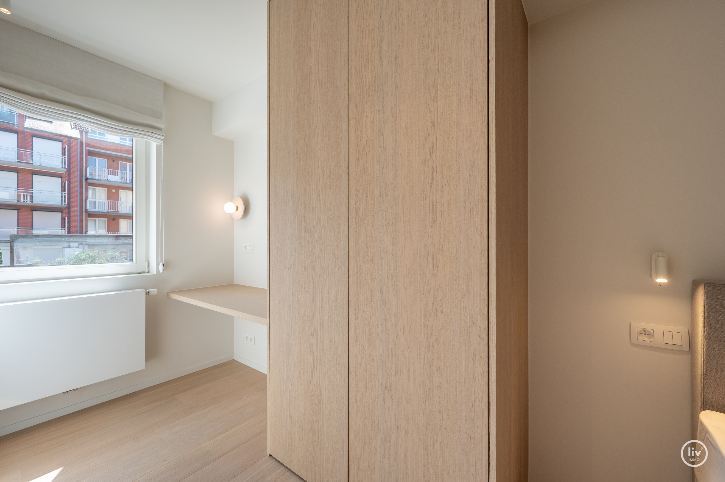 Gezellig gerenoveerd 3 slaapkamerappartement centraal gelegen op de P.Parmentierlaan te Knokke met ruim terras. 