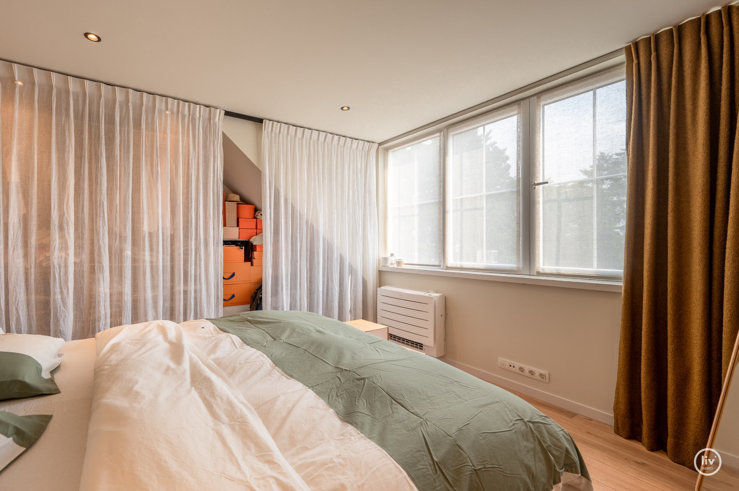 Charmante, recent gerenoveerde woning met prachtige tuin en topligging in het centrum van Sluis op enkele minuten van Knokke-Heist. 