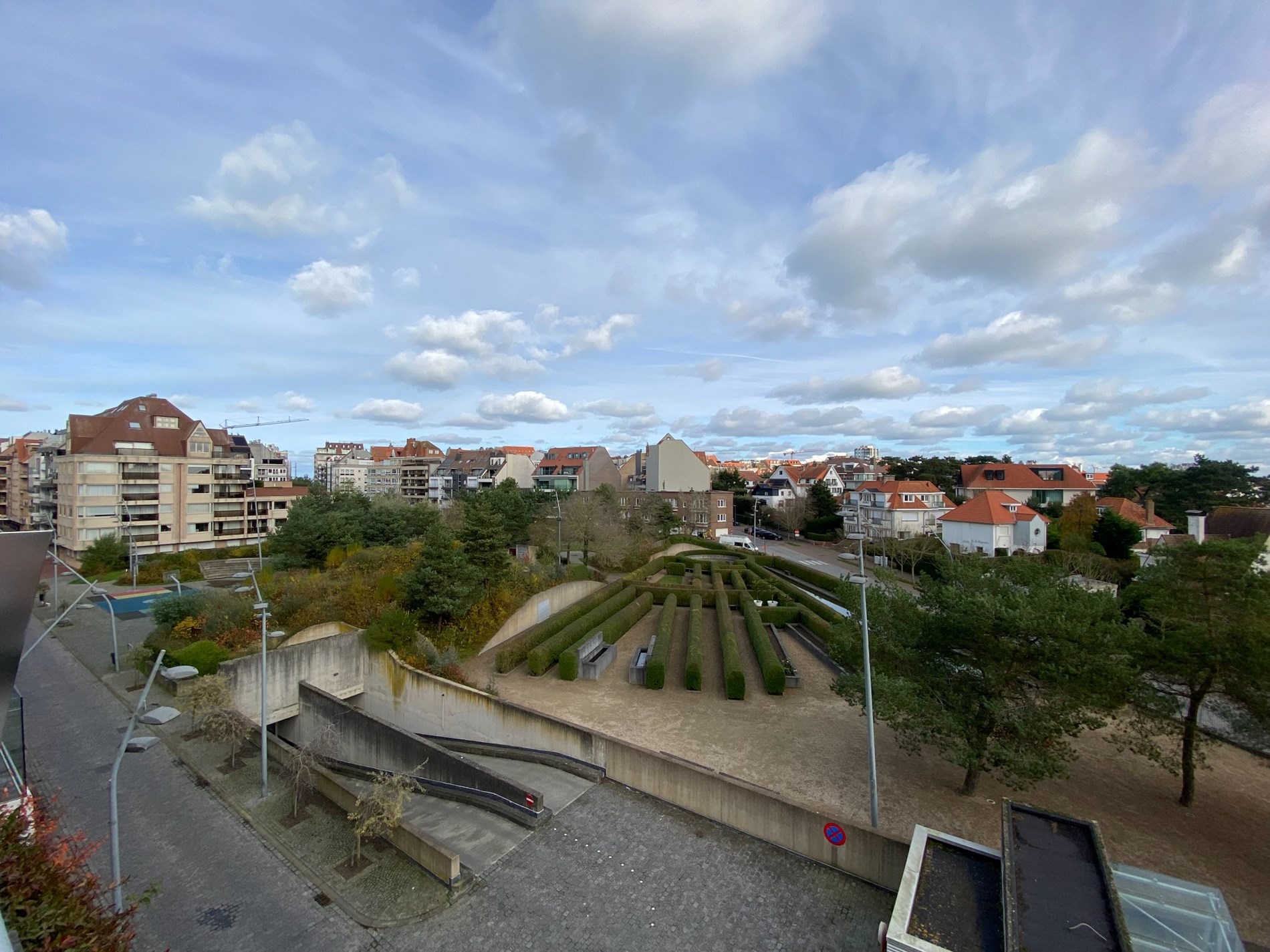 Ongemeubeld: Prachtige duplex met een open zicht op het Ijzerpark te Knokke. 