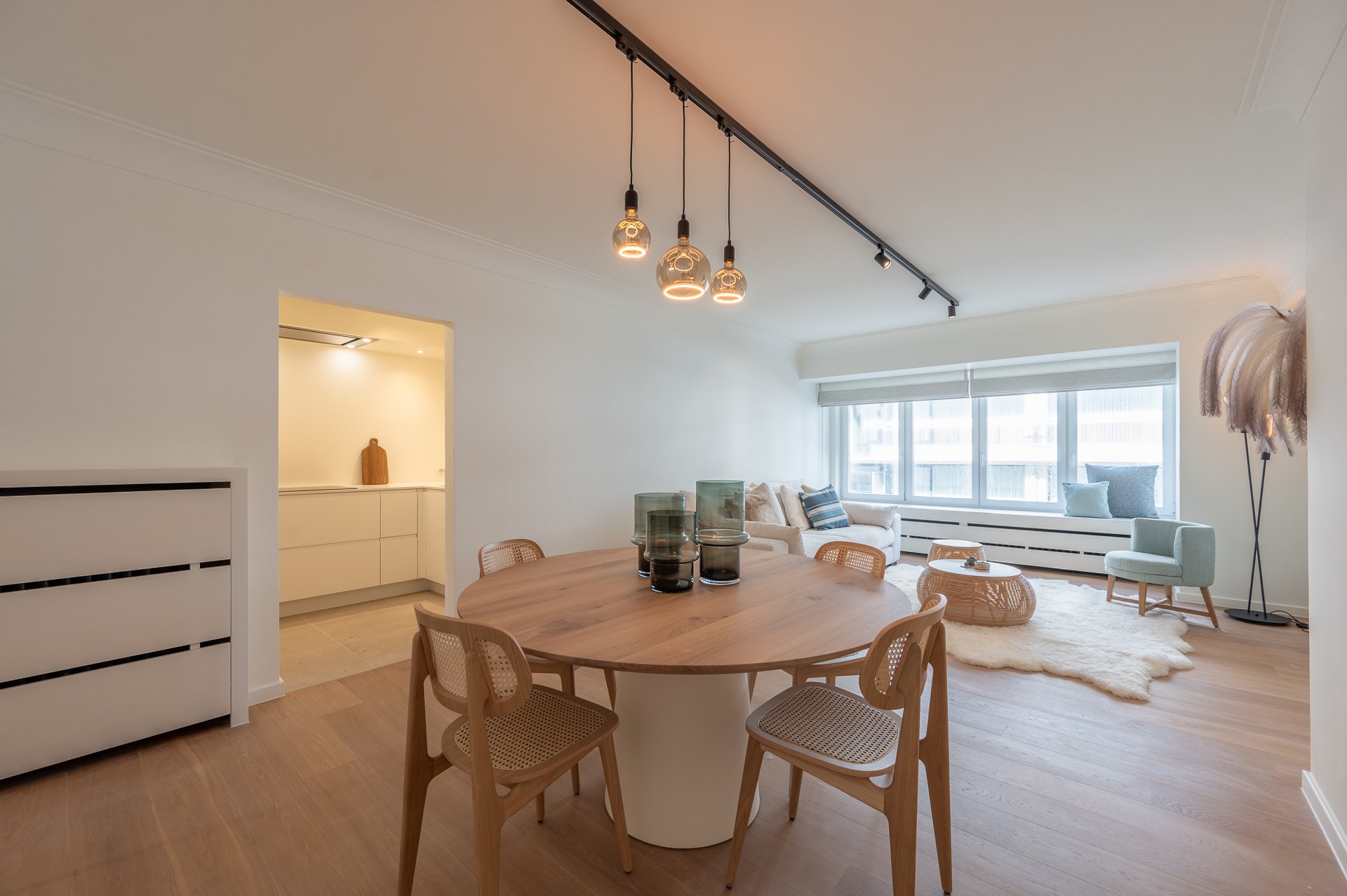 Bel appartement r&#233;nov&#233; avec 2 chambres dans un emplacement de premier choix sur la Kustlaan, pr&#232;s de la place Van &#224; Knokke. 