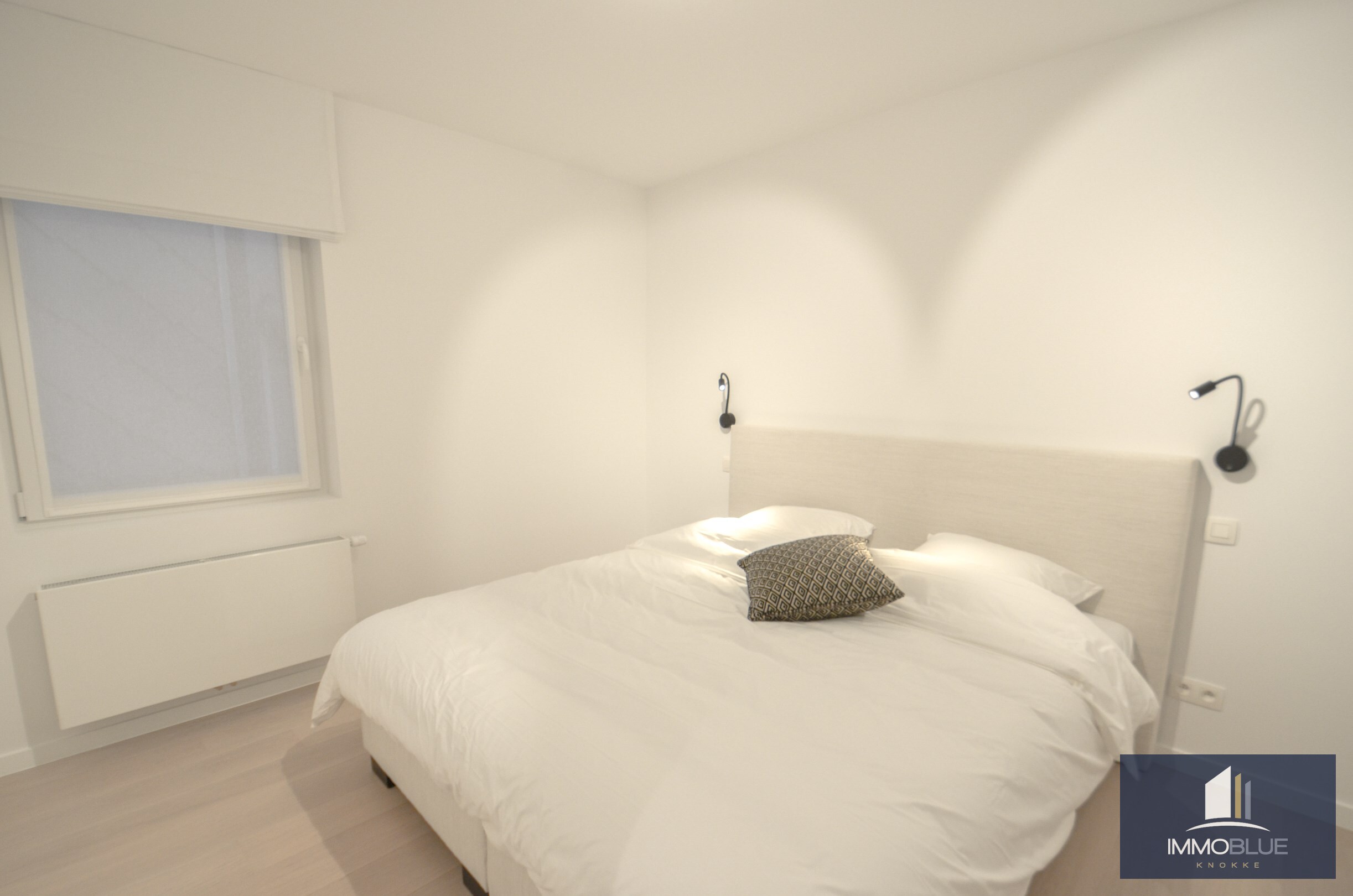 Appartement intemporel, r&#233;cemment enti&#232;rement r&#233;nov&#233;, avec vue lat&#233;rale sur la mer, situ&#233; au Zoute. 