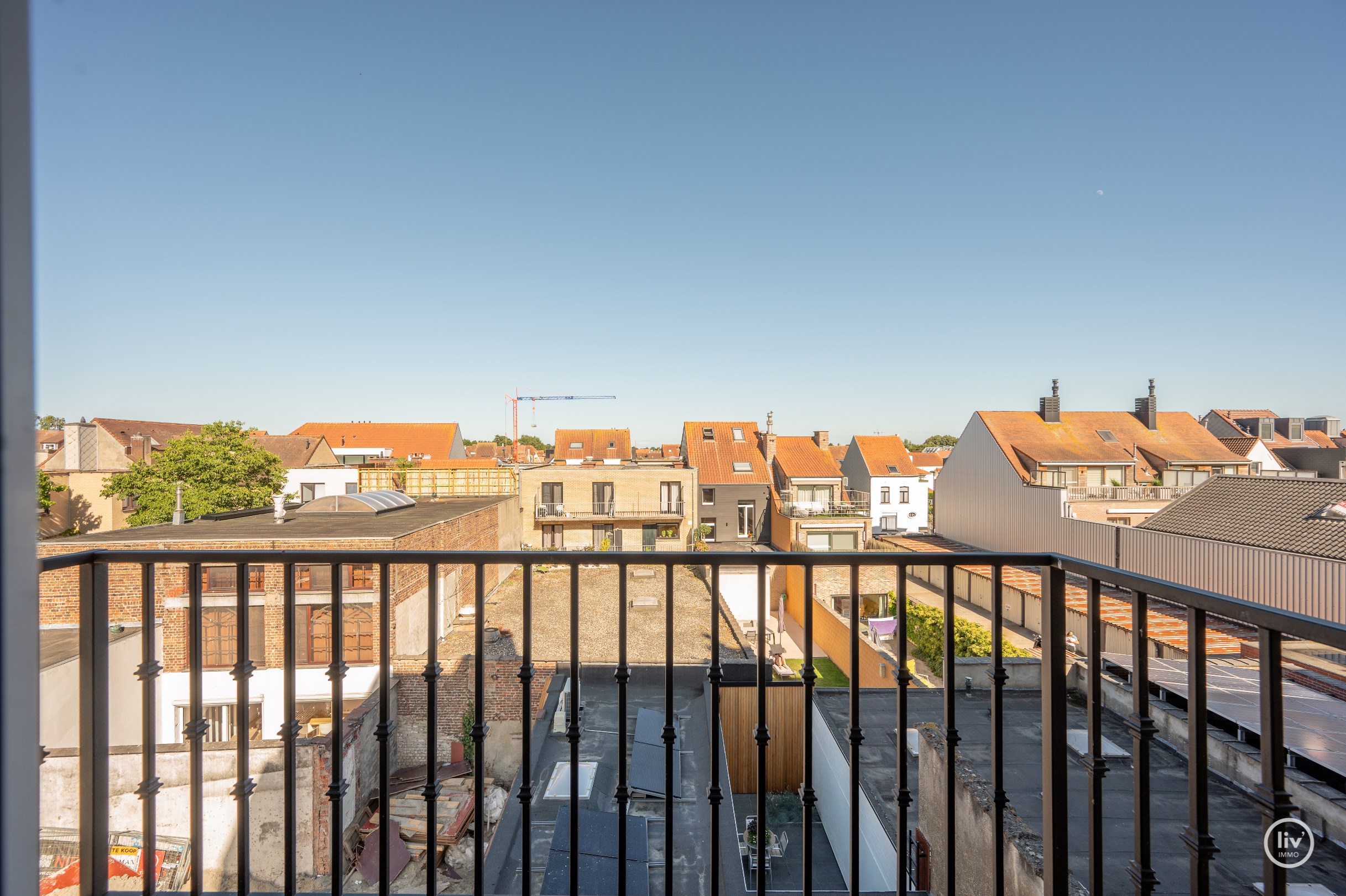 Gerenoveerd, lichtrijk appartement met 3 slaapkamers voorzien van alle luxe, gelegen op de Lippenslaan te Knokke. 