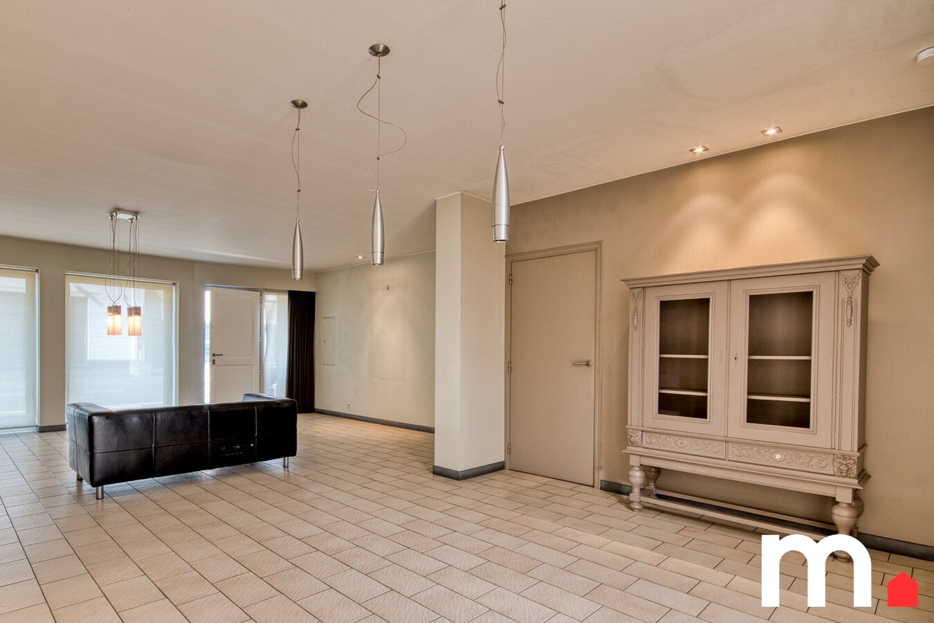 Multifunctioneel bedrijfsgebouw (Showroom + Atelier + Woning) op toplocatie te Rekkem ! 