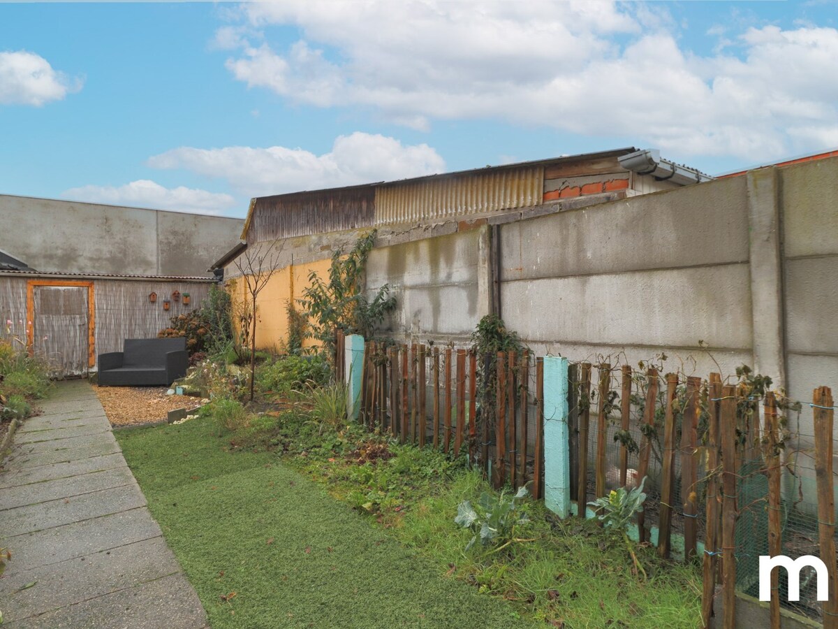 GEZELLIGE WONING  CENTRUM ROESELARE MET GARAGE EN UITWEG ! 