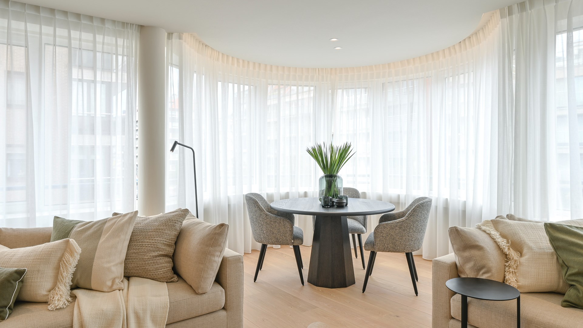 Magnifique appartement d&#39;angle avec 3 chambres &#224; coucher compl&#232;tes, id&#233;alement situ&#233; au milieu de la Lippenslaan &#224; Knokke. 