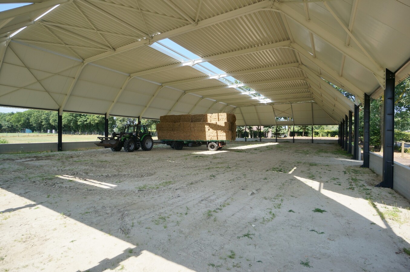 Prachtig paardendomein met binnenpiste te Bocholt (VIRTUAL TOUR) 