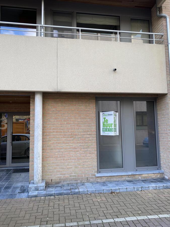 Gelijkvloers appartement met 2 slaapkamers, terras en tuin te Roeselare 