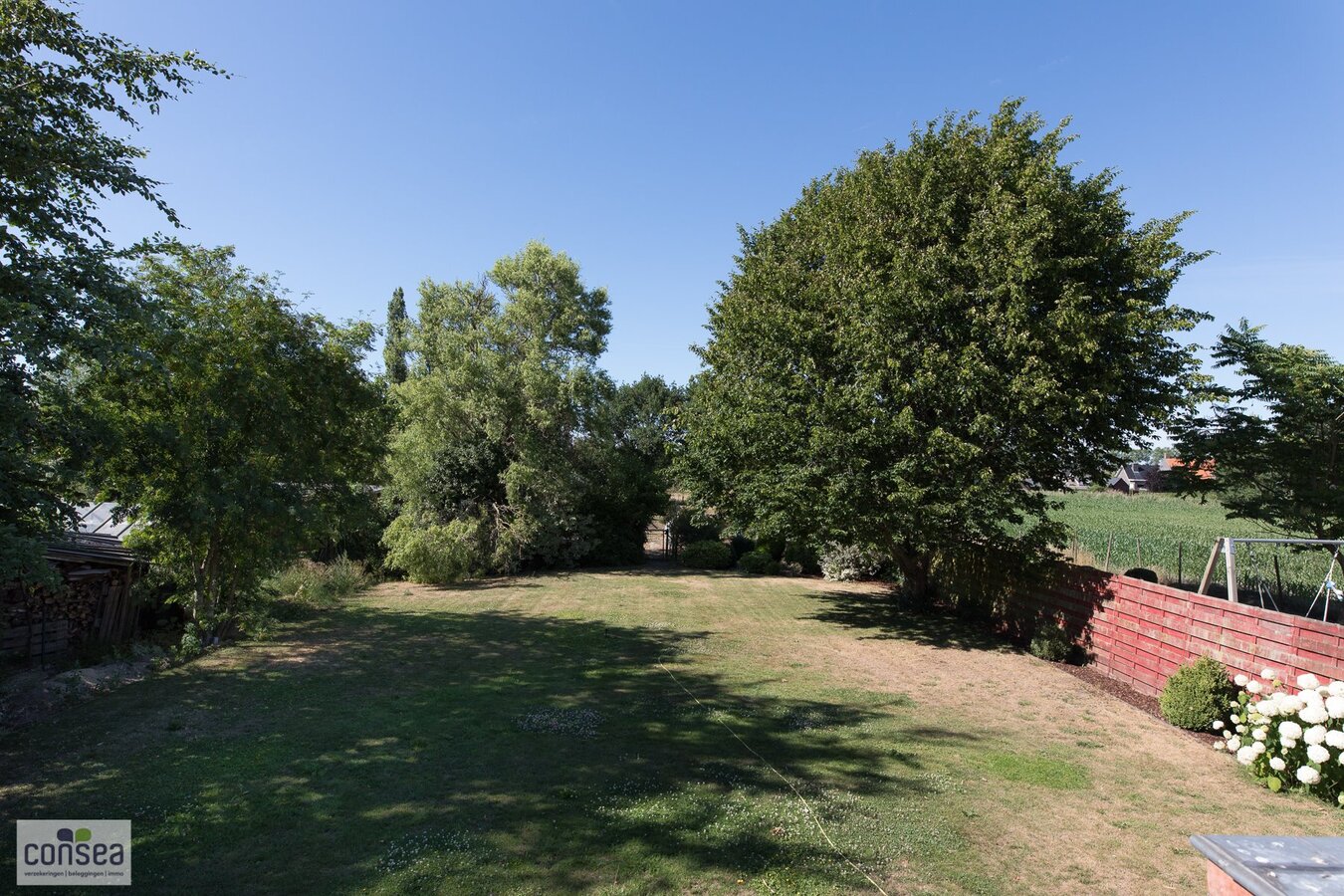 TE KOOP: VRIJSTAANDE WONING OP EEN MAGNIFIEK STUK GROND. 