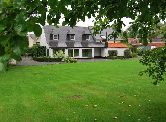 Villa sold in Sint-Lievens-Esse