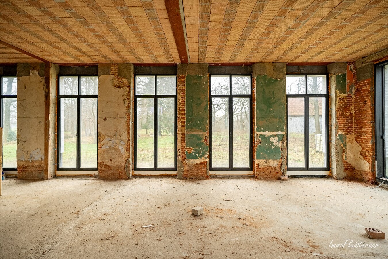 Uniek casco landhuis op een idyllische  locatie op ca. 8,26 ha te Diest 