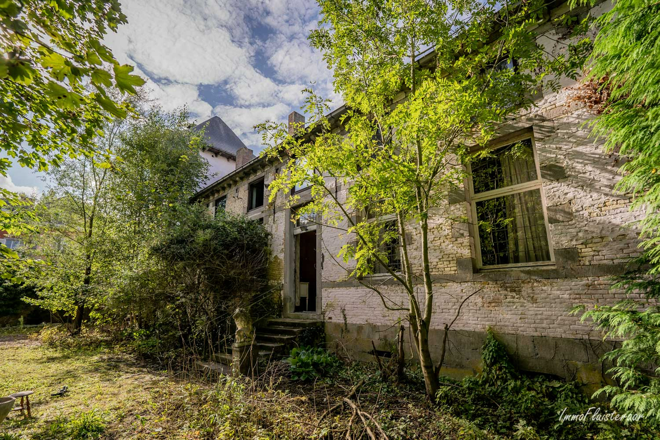 Te renoveren karaktervolle historische hoevewoning met stallingen, binnenkoer, dreef en weiland op ca. 1,36ha te Rebecq (Waals-Brabant) 