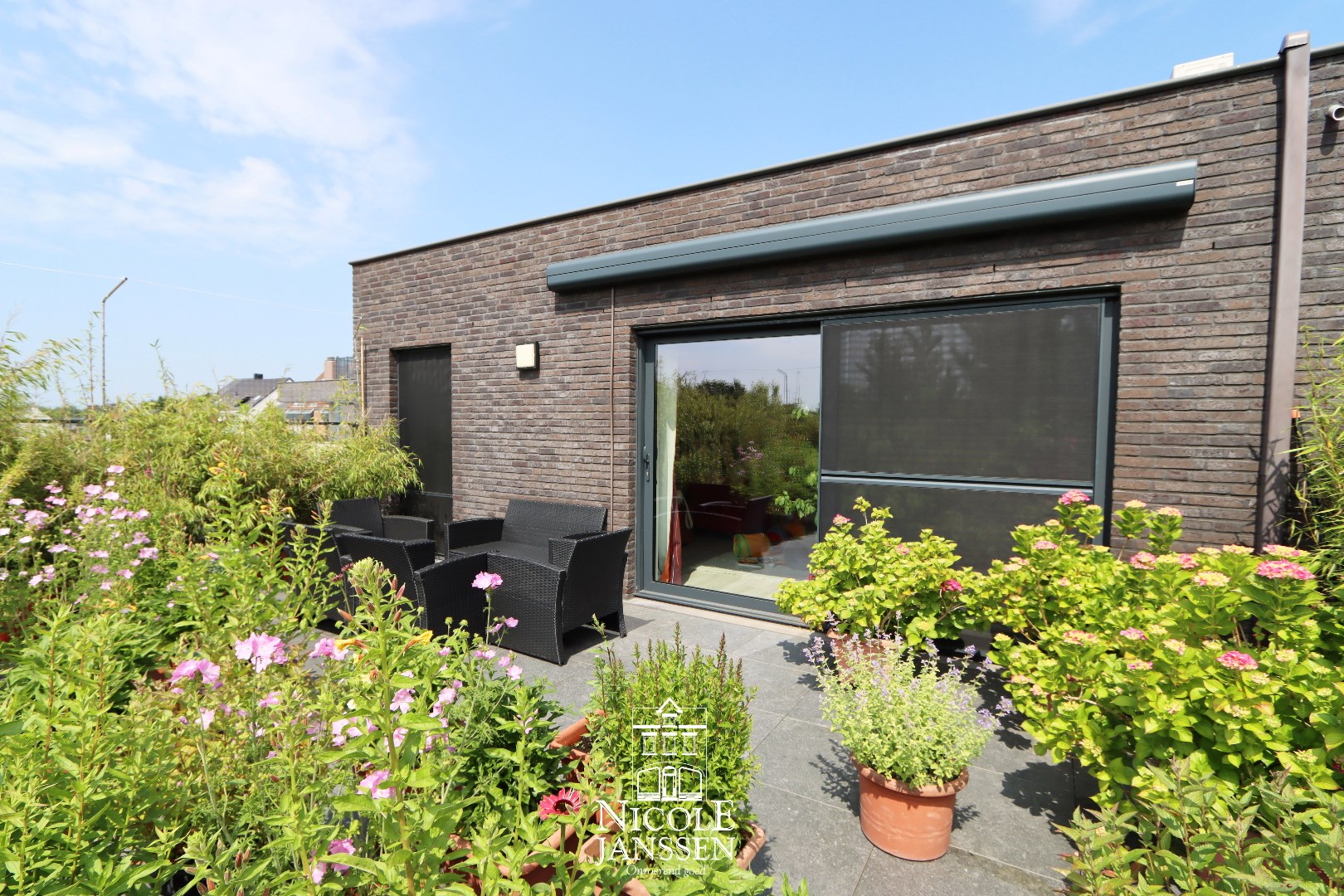 Zuidgeoriënteerd terras