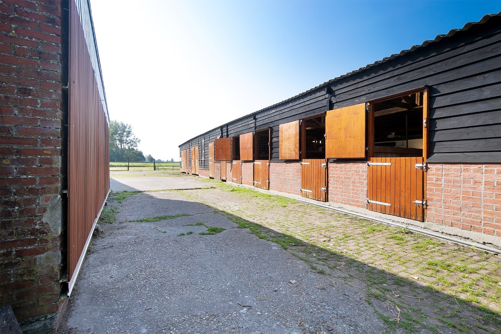 Landelijk wonen met vele mogelijkheden zo kan deze prachtige woonboerderij het beste worden omschreven! 