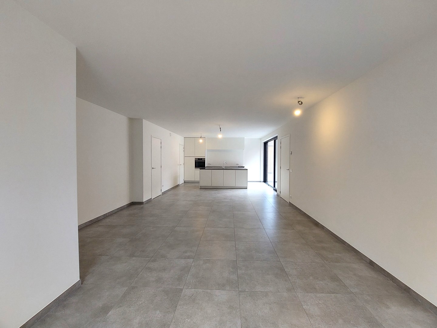 Modern gelijkvloers appartement met tuin en twee slaapkamers 