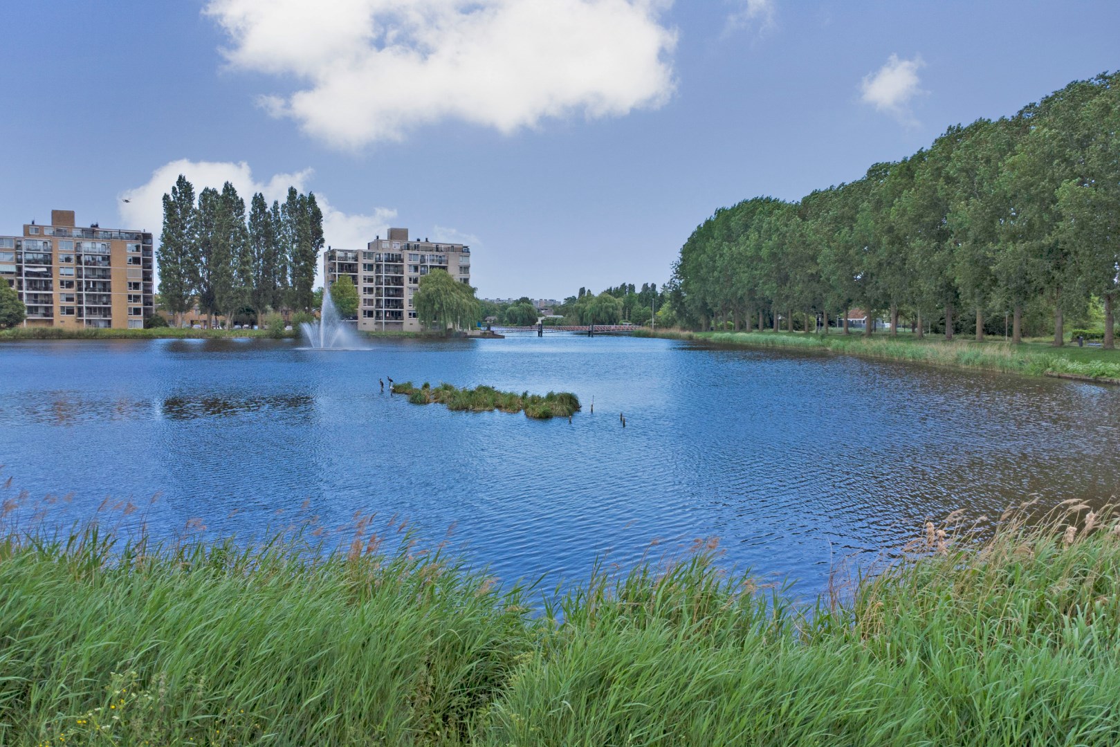 Op een fantastische locatie gelegen 3-kamer woning op de 1e etage met uitzicht op &quot;de Vijver&quot; van Prinsenland. 