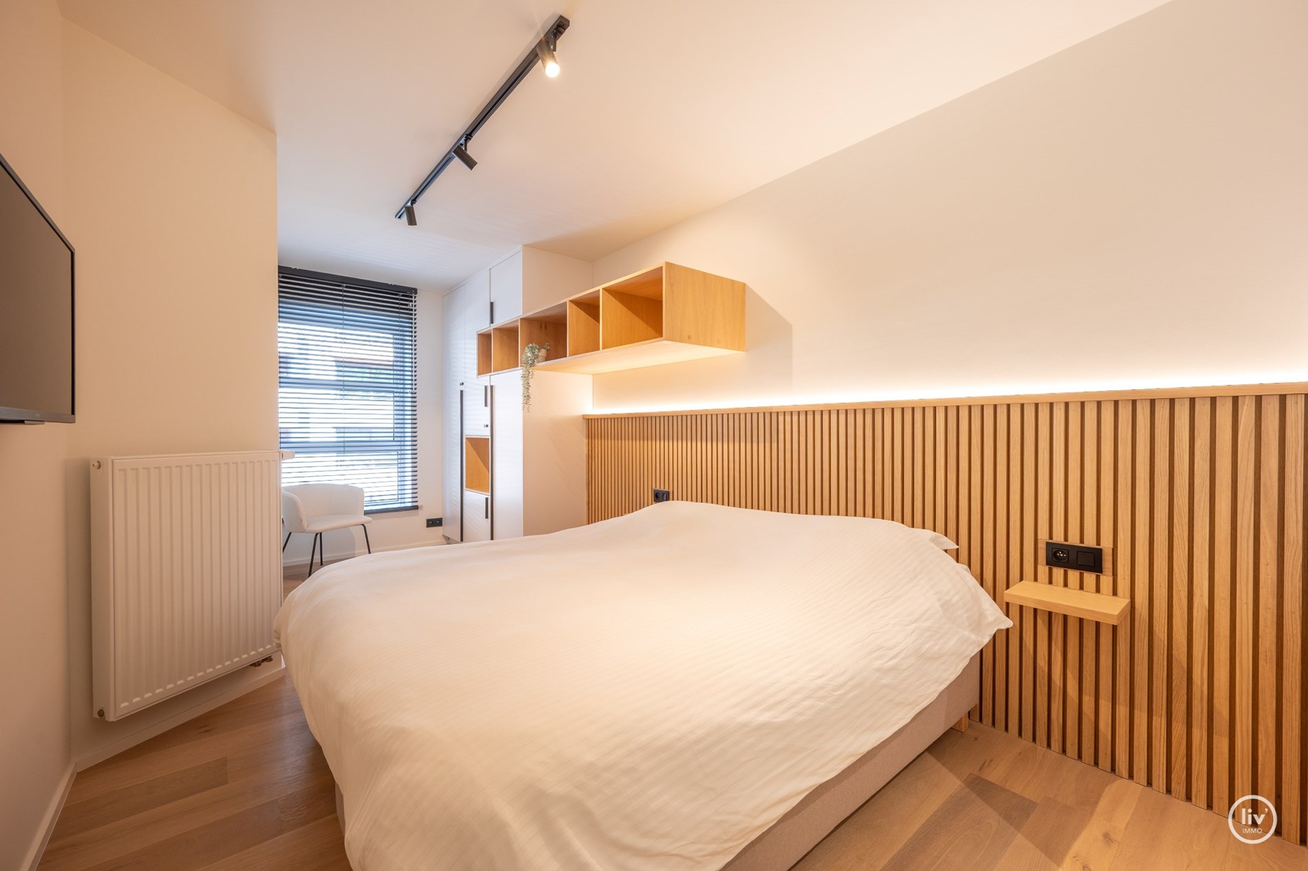 Instapklaar 3-kamer appartement op wandelafstand van de Lippenslaan met zuidgericht-terras. 8m gevelbreedte ! garage mogelijk in het gebouw. 