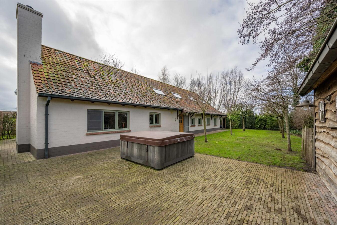 Country house sold in Ruiselede