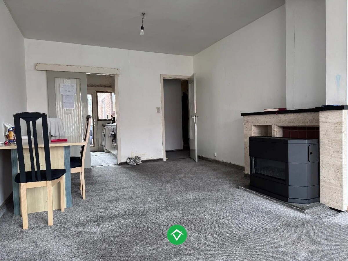 Opbrengsteigendom te koop met ruime garages in Oostende 