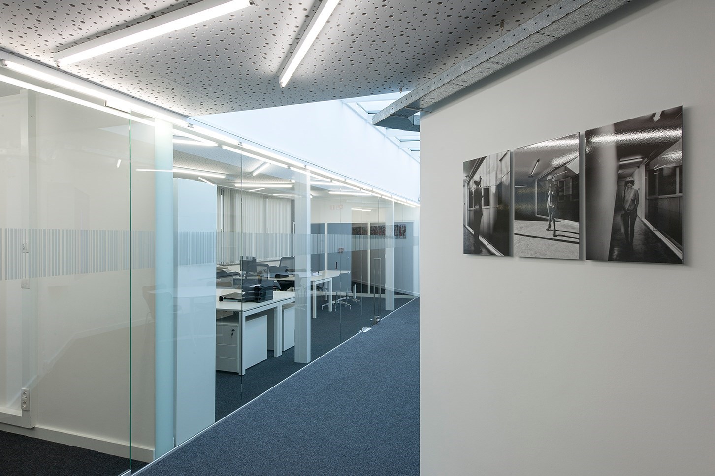 Instapklare kantoorruimte  (32 m&#178;) met parking en alle faciliteiten inclusief, Torhout. 