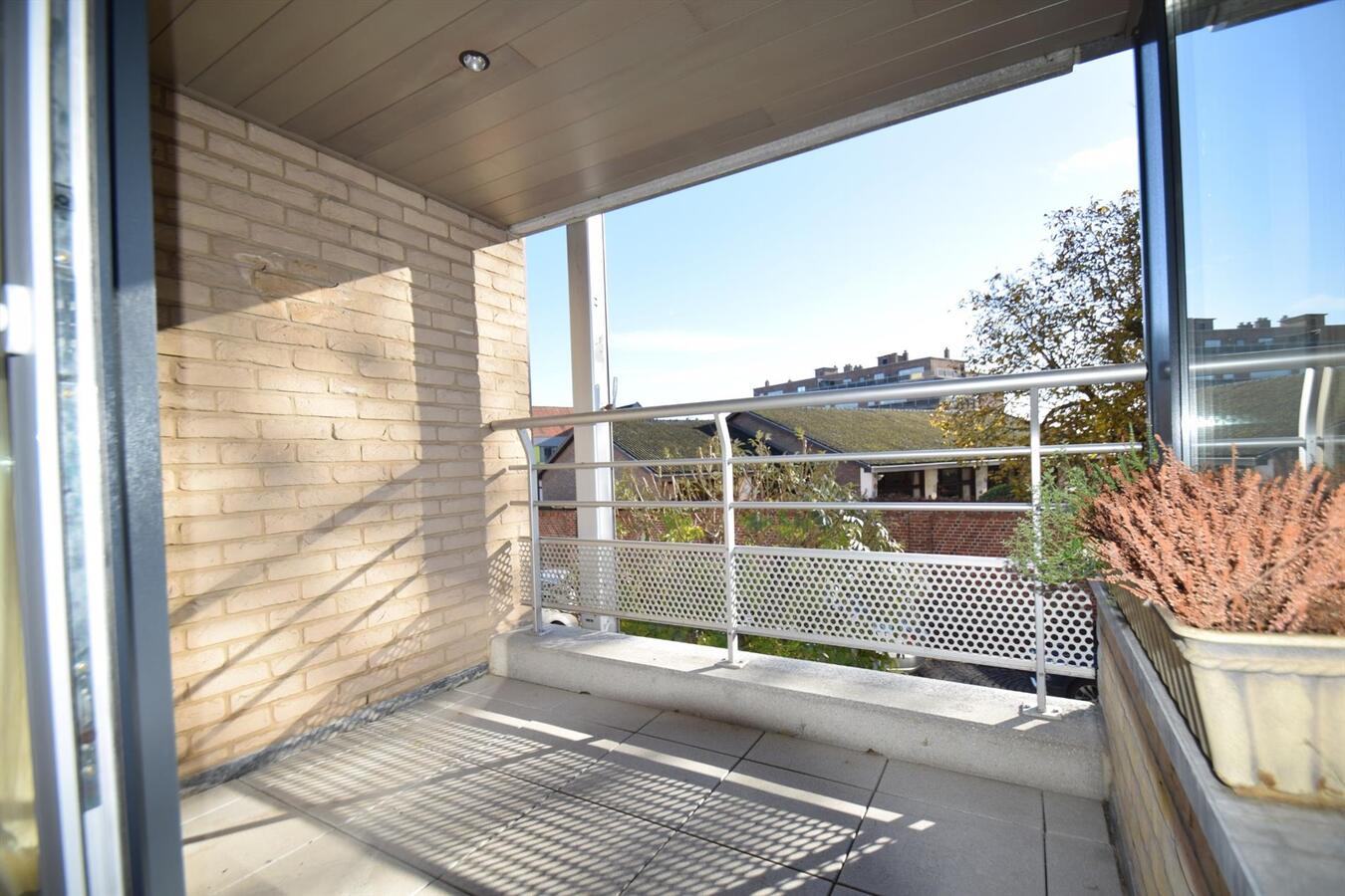 Recent verzorgd 2-slpk-appartement met terras nabij Markt en station Lichtervelde 