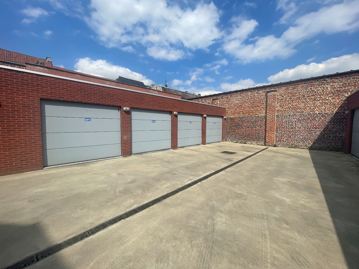 Afzonderlijke gemetste garage in het centrum van Roeselare 