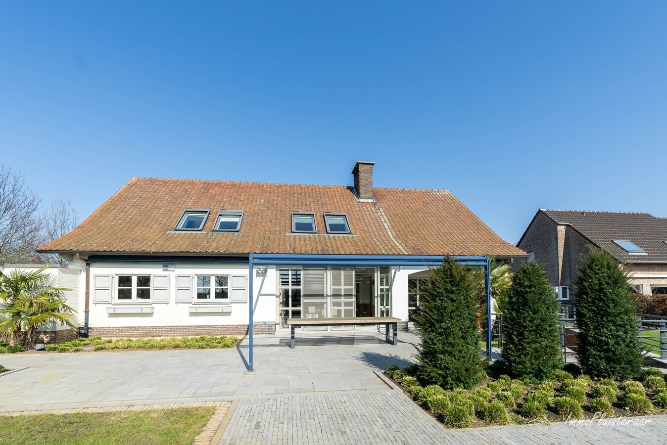 Beautiful renovated house with outbuildings and horse facilities on approximately 1.3 hectares in Kortenaken (Flemish Brabant) 