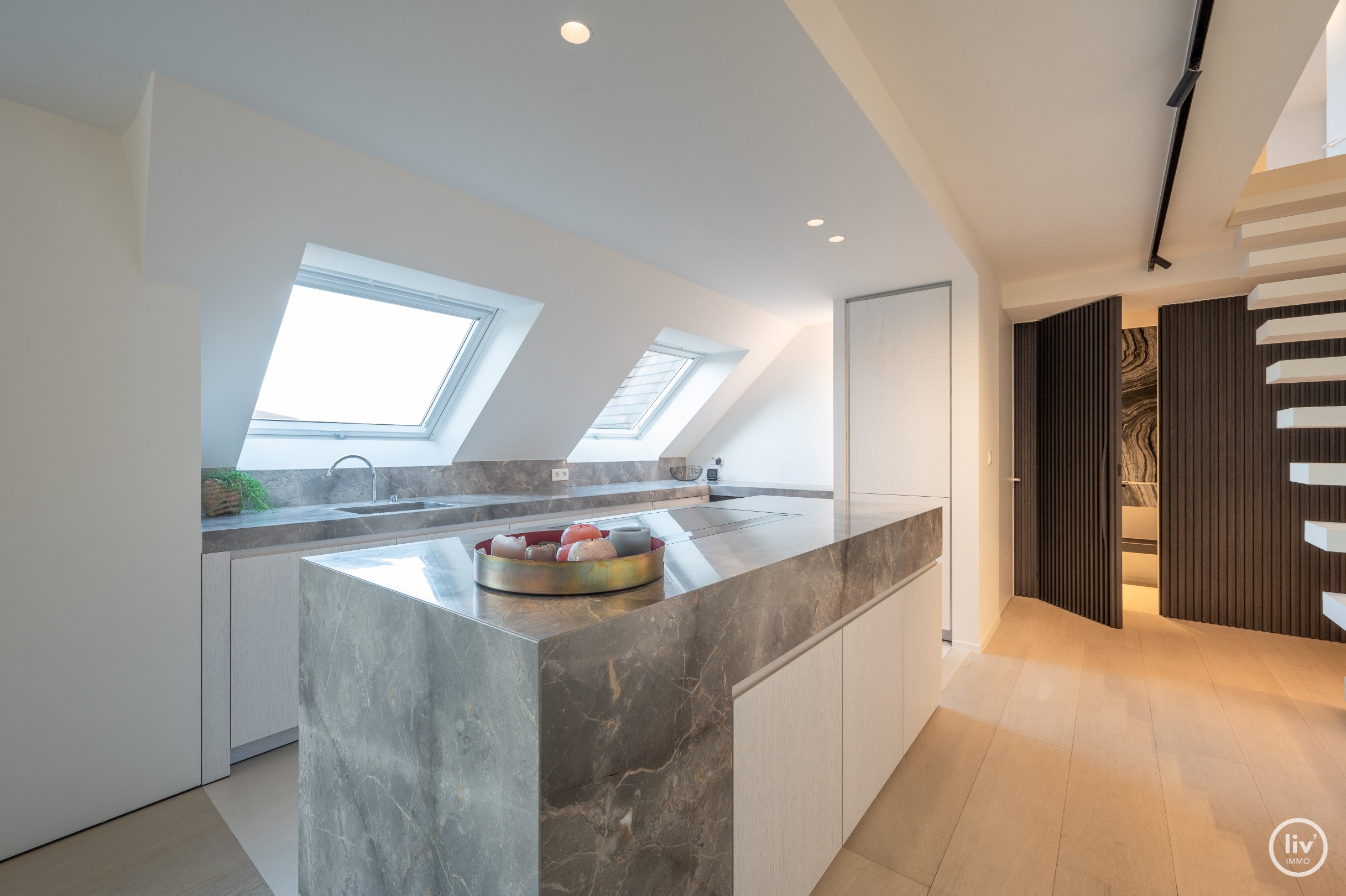Prachtig appartement, gerenoveerd (2022) op een toplocatie op enkele minuten van het Albertplein en het strand. 