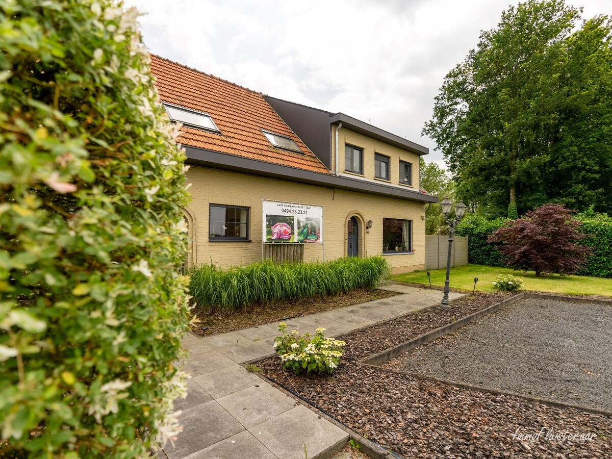 Ruime woning met stalgebouw en weide op ca. 1,1 ha te Wuustwezel 