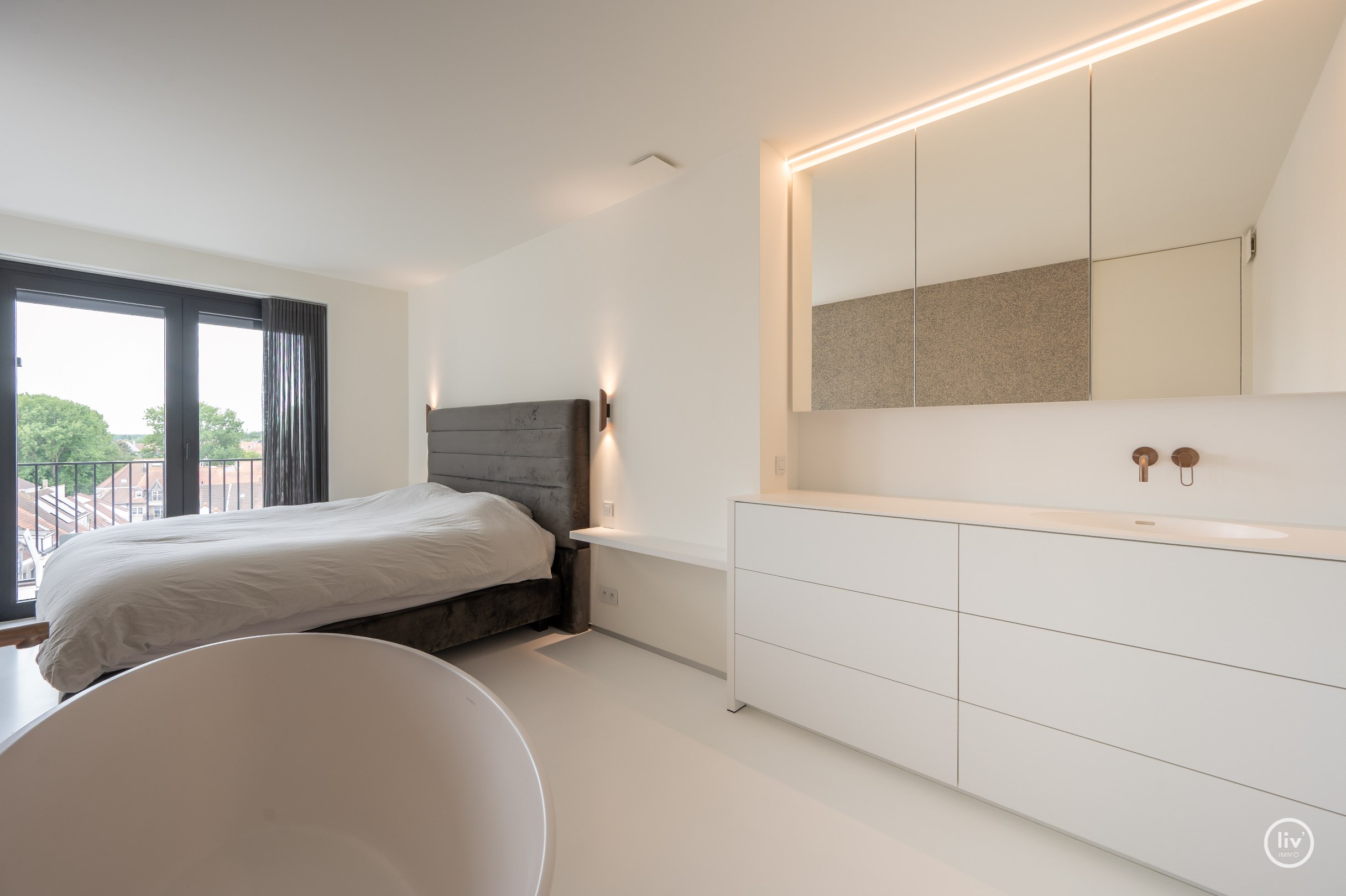 Dit prachtige appartement met panoramisch uitzicht is gelegen in Heist-aan-Zee en is gebouwd in het jaar 2020 op wandelafstand van de Zeedijk-Albertstrand (SALT-project) . 