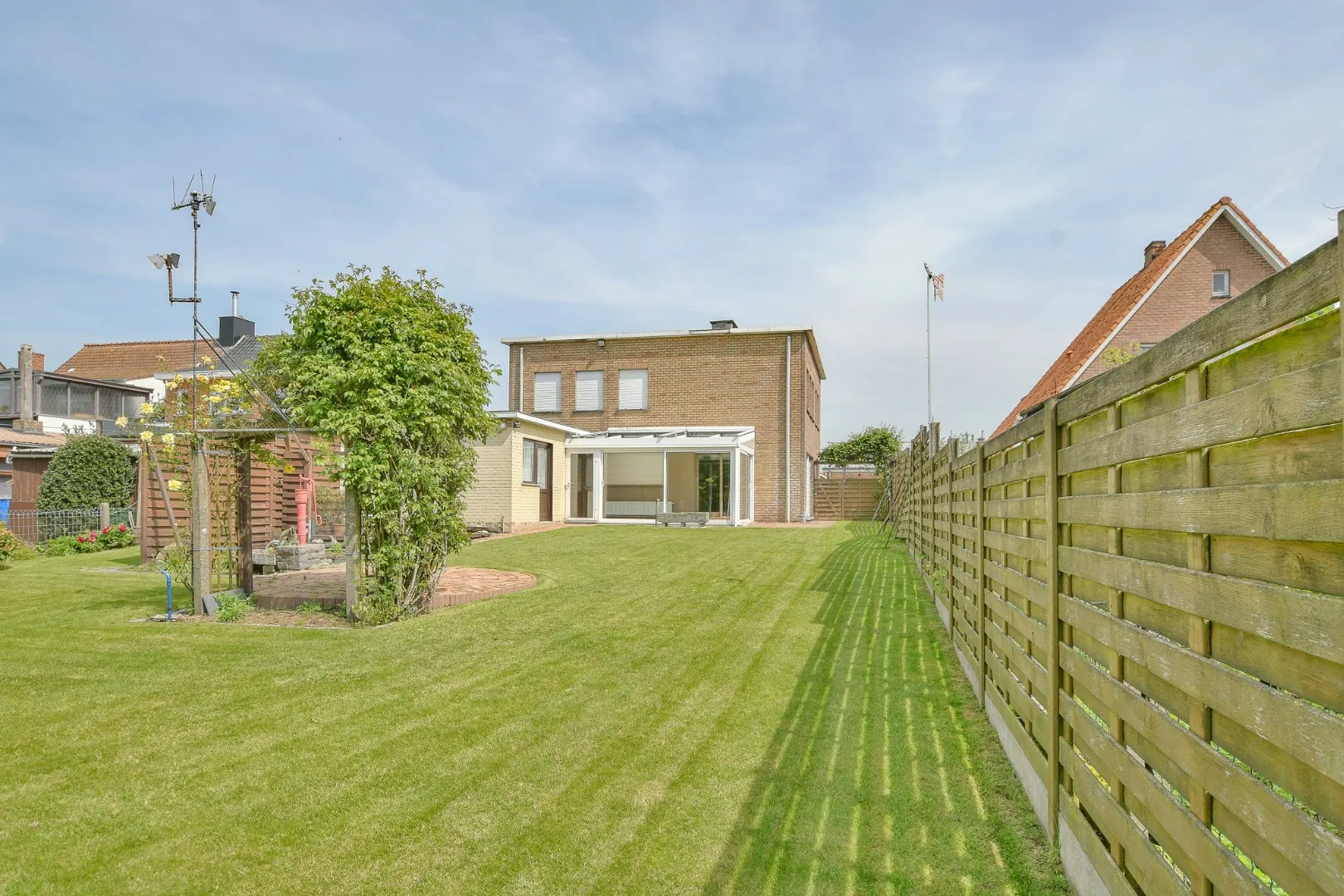 Alleenstaande woning op top ligging met ruime en zonnige tuin.