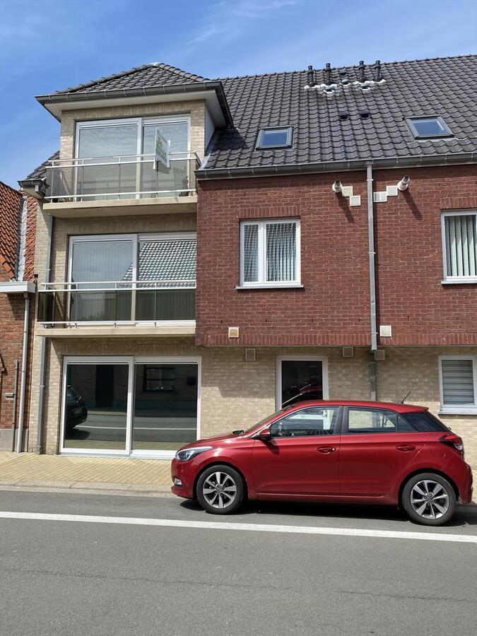 Appartement met 3 slaapkamers en garage te Eernegem 