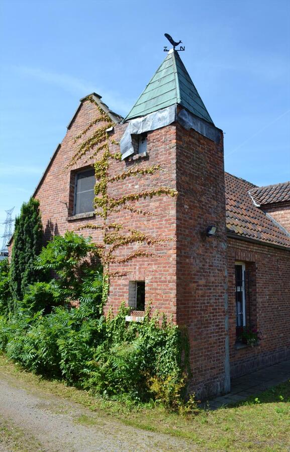 Te renoveren hoeve te Schelle op ca. 1.300M&#178; 