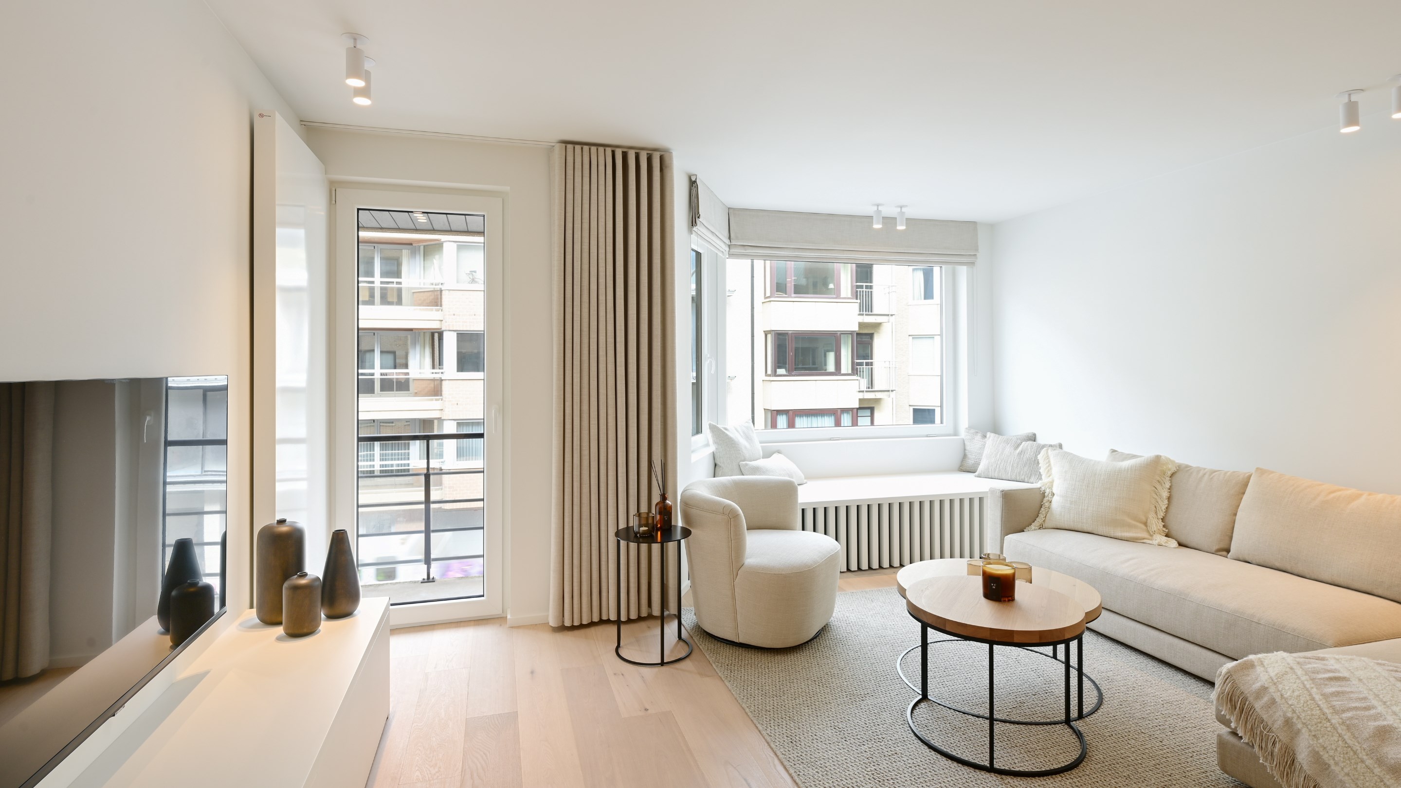 Mooi gerenoveerd 3 slaapkamer-appartement met zijdelings zeezicht vlakbij het Rubensplein te Knokke. 