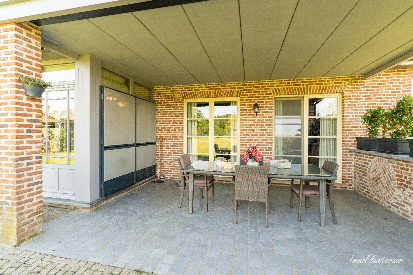 Instapklare landelijke villa op een ruim perceel van ca. 65a te Meensel-Kiezegem (Tielt-Winge). 